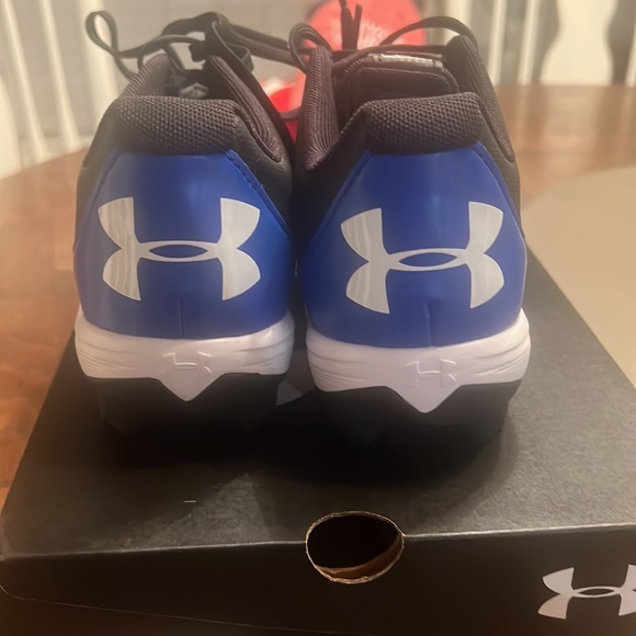 NEW IN THE BOX Under Armour Baseball Cleats Youth 5.5 - Picture 7 of 7